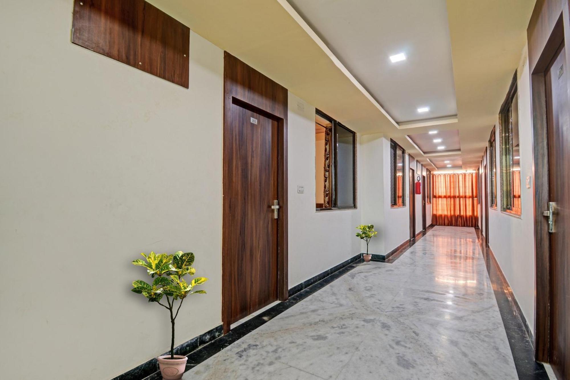 Collection O The Sunrise Hotel Udaipur Exterior photo